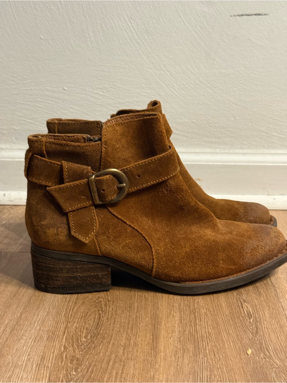 Born Morocco Booties boots size 8 distressed suede